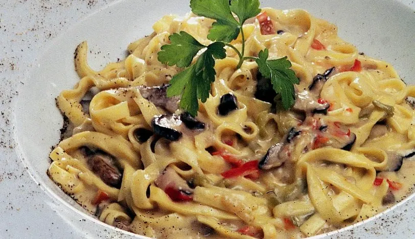 Mantarlı sebzeli Tagliatelle