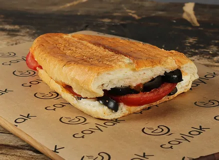 Zeytin Ezmeli-Peynirli Tost