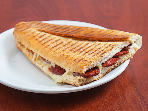 Sucuklu Peynirli Tost