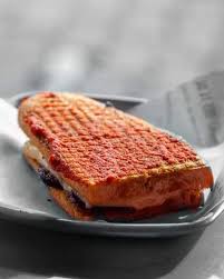 Yarım Ekmek Salçalı Tost